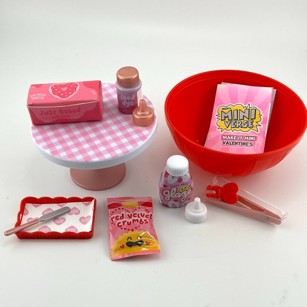 New MGA Miniverse Make It Mini Valentine's Series 2 Heart Donuts